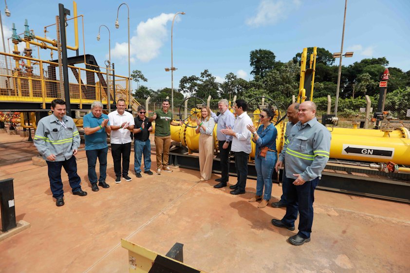 The Governor of Para, Helder Barbalho, and state and municipal authorities from Barcarena, marking the start of alumina production using natural gas.